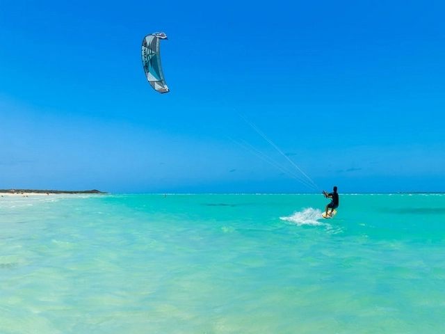 Kitesurf Zanzibar côte Est lagon turquoise vent idéal