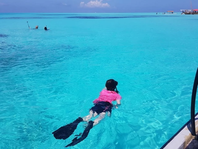 Safari Blue Zanzibar bateau traditionnel excursion lagon